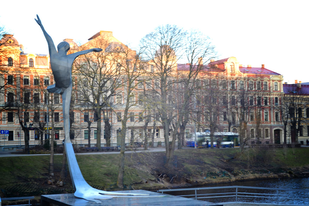 Riga statue