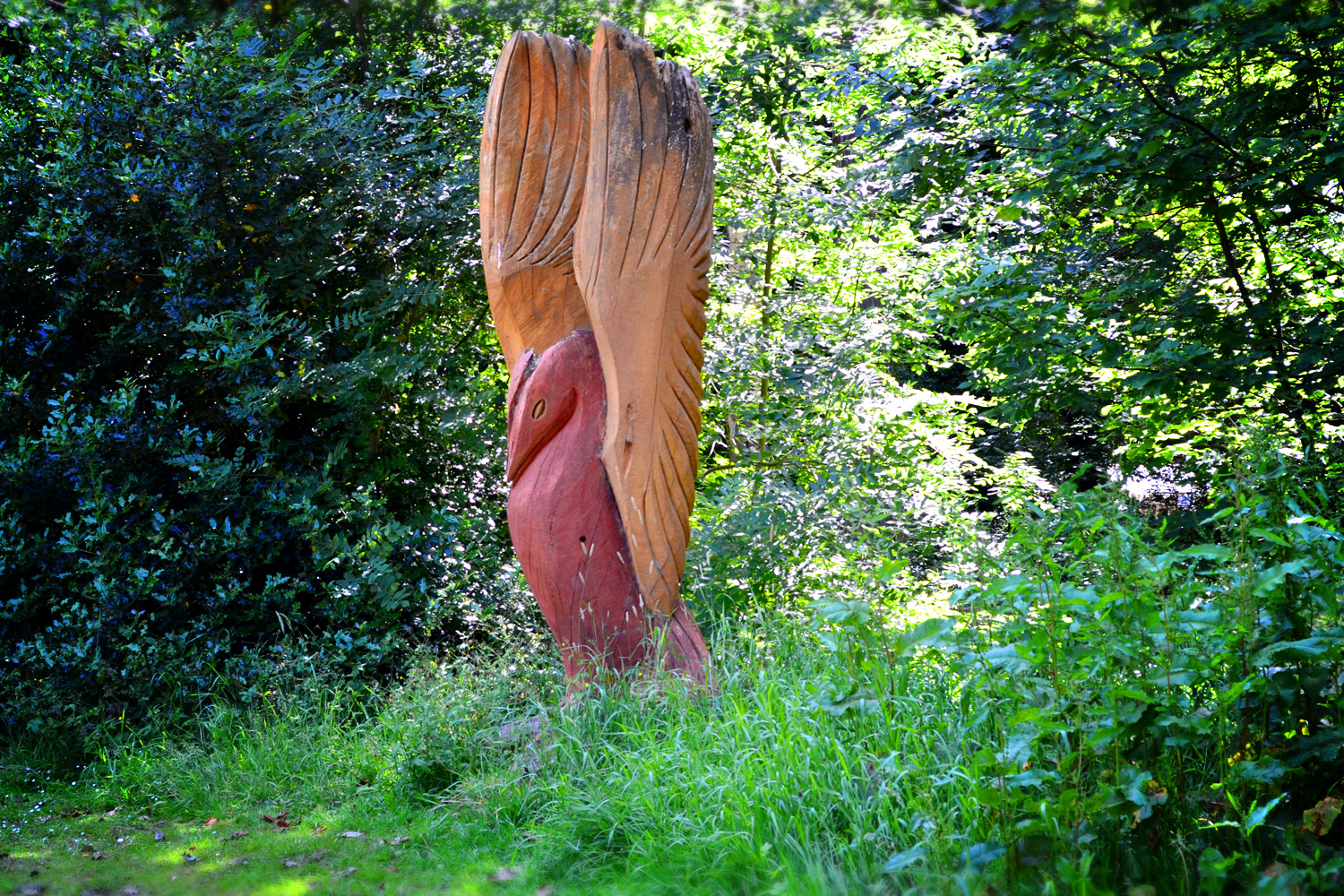 Bird sculpture Linthorpe Cemetery